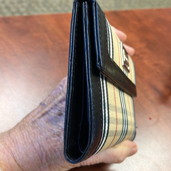 Burberry London Classic Nova Plaid Tri Fold Wallet - Picture 4 of 11
